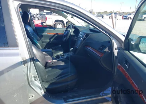 2010 Subaru Outback 3.6R Limited z USA, uszkodzony, nr VIN 4S4BREJC0A2319193